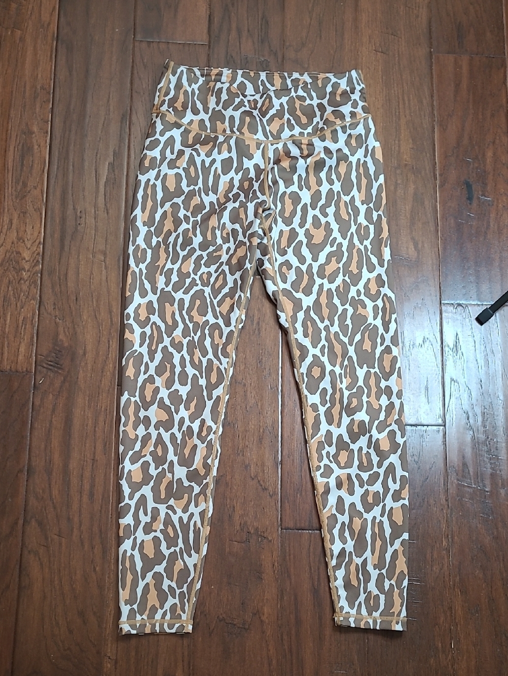 Yelete Active Leopard Print Leggings size Medium